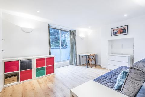 1 bedroom flat to rent, Avenue Crescent, London, W3