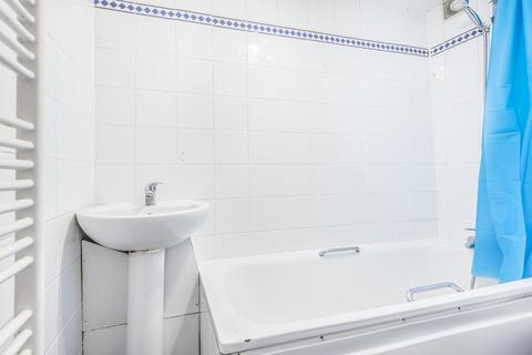 1 bedroom flat to rent, Avenue Crescent, London, W3