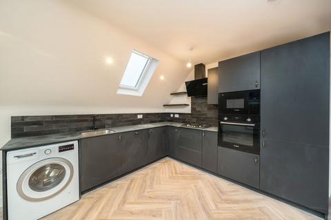 3 bedroom flat to rent, Mitcham Road, Tooting SW17