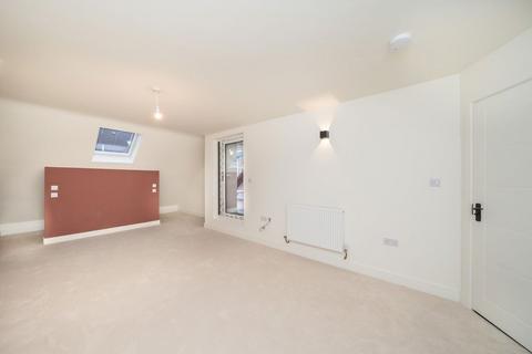 3 bedroom flat to rent, Mitcham Road, Tooting SW17
