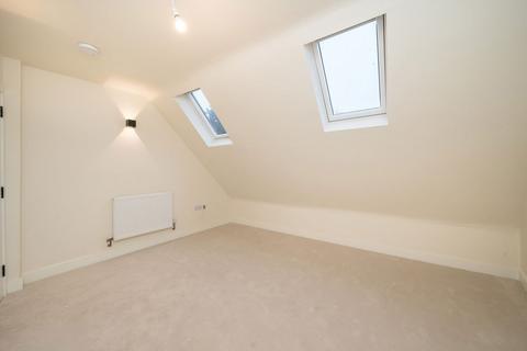 3 bedroom flat to rent, Mitcham Road, Tooting SW17