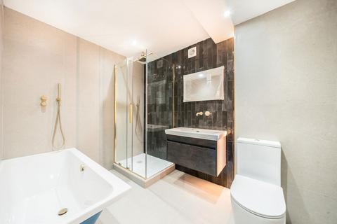 3 bedroom flat to rent, Mitcham Road, Tooting SW17