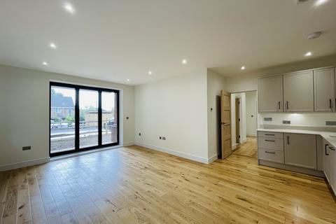 2 bedroom apartment to rent, Cypress Heights, Warlingham CR6