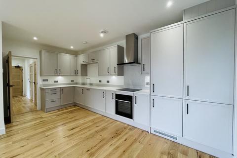 2 bedroom apartment to rent, Cypress Heights, Warlingham CR6