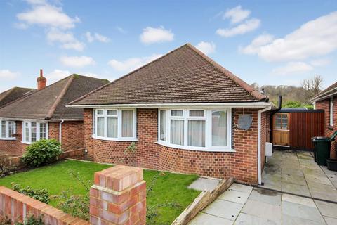 2 bedroom detached bungalow to rent, Highview Way, Brighton