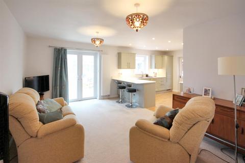 2 bedroom detached bungalow to rent, Highview Way, Brighton