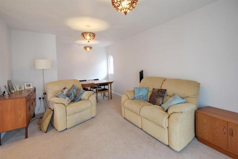 2 bedroom detached bungalow to rent, Highview Way, Brighton