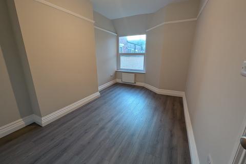 3 bedroom terraced house to rent, Walthall St, Crewe