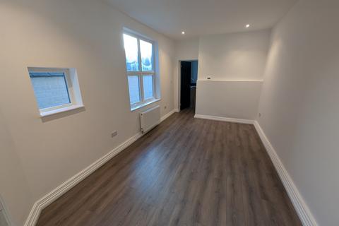3 bedroom terraced house to rent, Walthall St, Crewe