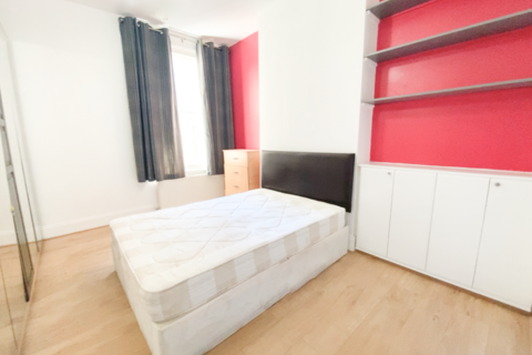 3 bedroom flat to rent, Portland Mansions, Portland Road, London, SE25
