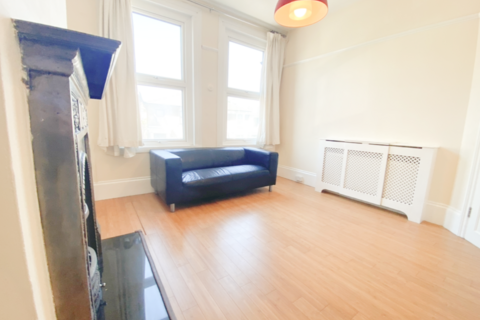 3 bedroom flat to rent, Portland Mansions, Portland Road, London, SE25