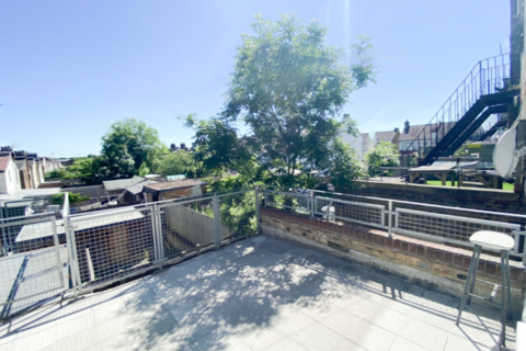 3 bedroom flat to rent, Portland Mansions, Portland Road, London, SE25