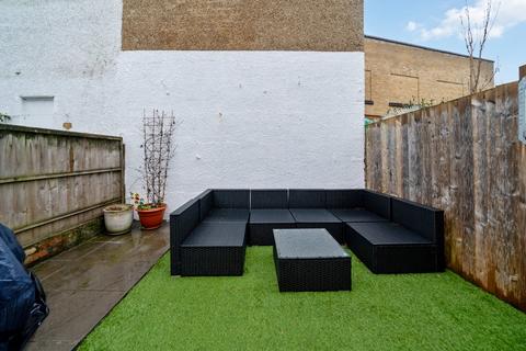3 bedroom terraced house for sale, Magnolia Road, London W4