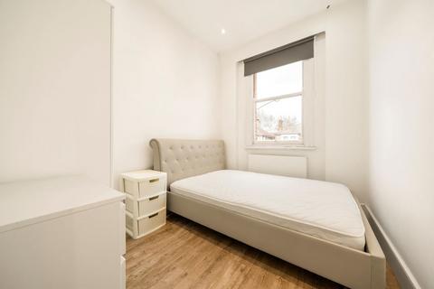 2 bedroom flat to rent, St. Pauls Avenue, London NW2