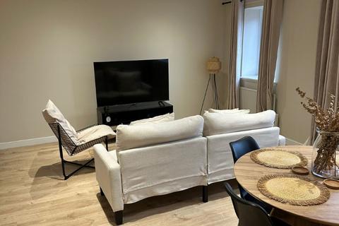 3 bedroom flat to rent, Springfield Lane, Leith, Edinburgh, EH6