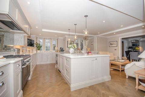 4 bedroom detached house for sale, Park Crescent, Frenchay, Bristol, BS16 1PD