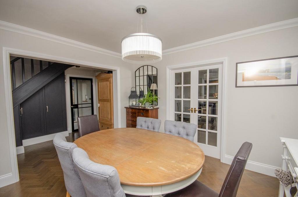 Dining room pic 2.jpg