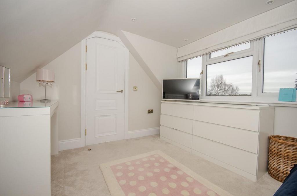 Bedroom 4 pic 2.jpg