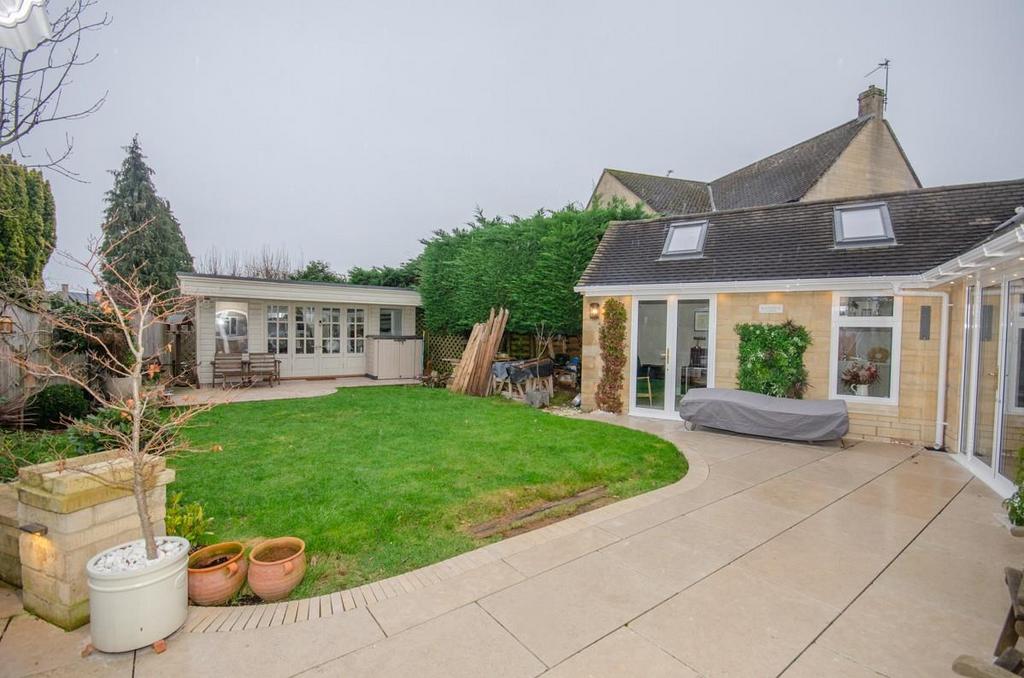 Rear garden pic 3.jpg