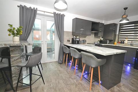 3 bedroom end of terrace house for sale, Dover Road, Weymouth