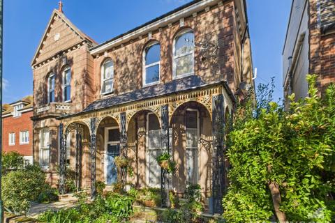 1 bedroom ground floor flat for sale, Norfolk Square