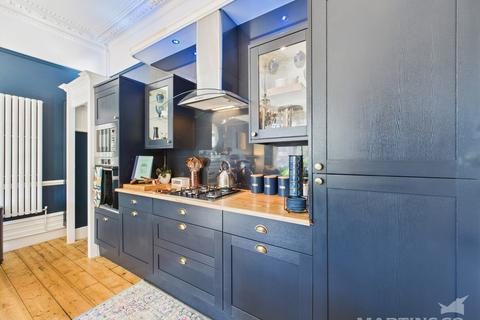 1 bedroom ground floor flat for sale, Norfolk Square