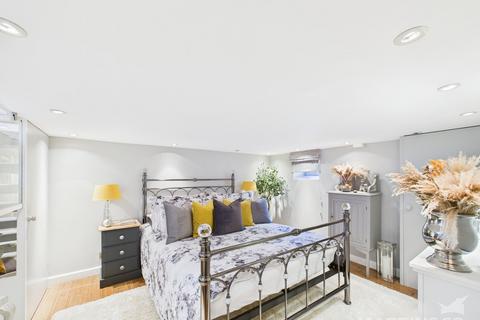 1 bedroom ground floor flat for sale, Norfolk Square