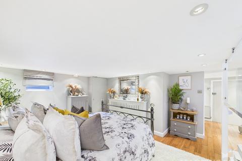1 bedroom ground floor flat for sale, Norfolk Square