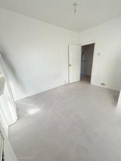 2 bedroom flat to rent, Woodford Avenue, Ilford IG2