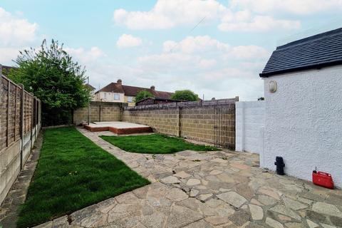 3 bedroom end of terrace house to rent, Bellman Avenue, Gravesend, Kent, DA12 1RE