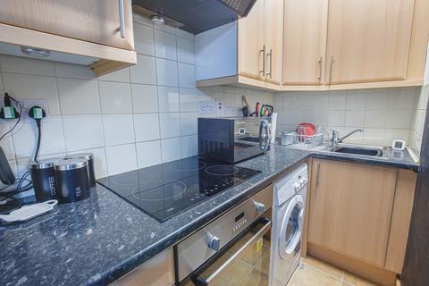 2 bedroom flat to rent, Urquhart Road