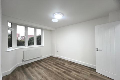 5 bedroom semi-detached house to rent, North Hyde Road, Hayes UB3