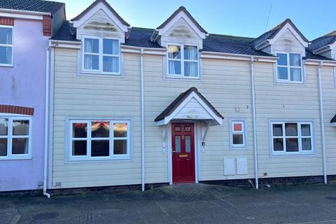2 bedroom terraced house to rent, Connaught Avenue, Frinton-on-Sea CO13