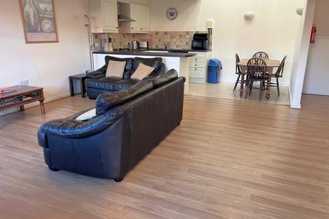 2 bedroom terraced house to rent, Connaught Avenue, Frinton-on-Sea CO13