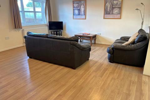 2 bedroom terraced house to rent, Connaught Avenue, Frinton-on-Sea CO13