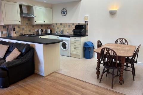 2 bedroom terraced house to rent, Connaught Avenue, Frinton-on-Sea CO13
