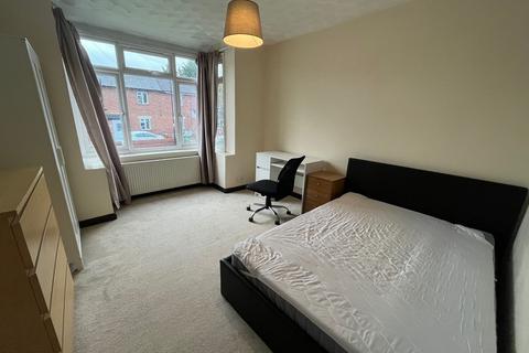 5 bedroom semi-detached house to rent, Broadlands Road, Southampton
