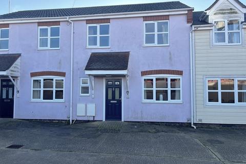 2 bedroom terraced house to rent, Connaught Avenue, Frinton-on-Sea CO13