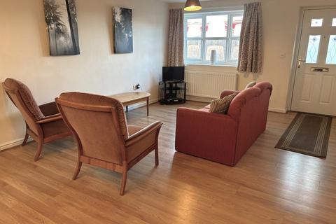 2 bedroom terraced house to rent, Connaught Avenue, Frinton-on-Sea CO13
