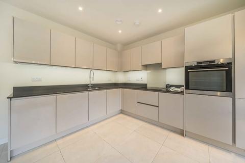 4 bedroom semi-detached house to rent, Vinca Mews, London NW7