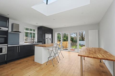 3 bedroom detached house to rent, Castle Road, Southampton SO18