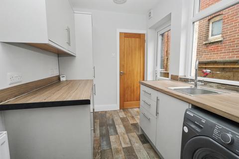 3 bedroom detached house to rent, Castle Road, Southampton SO18