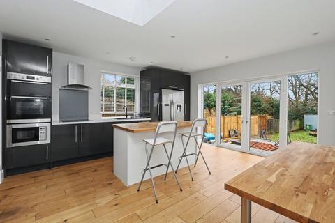 3 bedroom detached house to rent, Castle Road, Southampton SO18