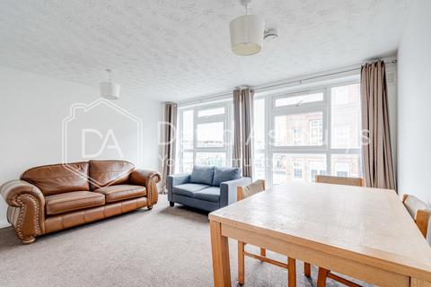 3 bedroom maisonette to rent, Guerin Square, Mile End, London