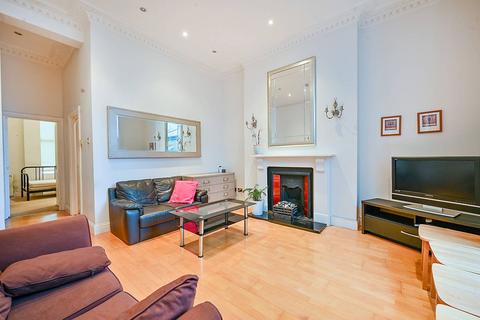 2 bedroom flat to rent, The Mall, Ealing, London, W5