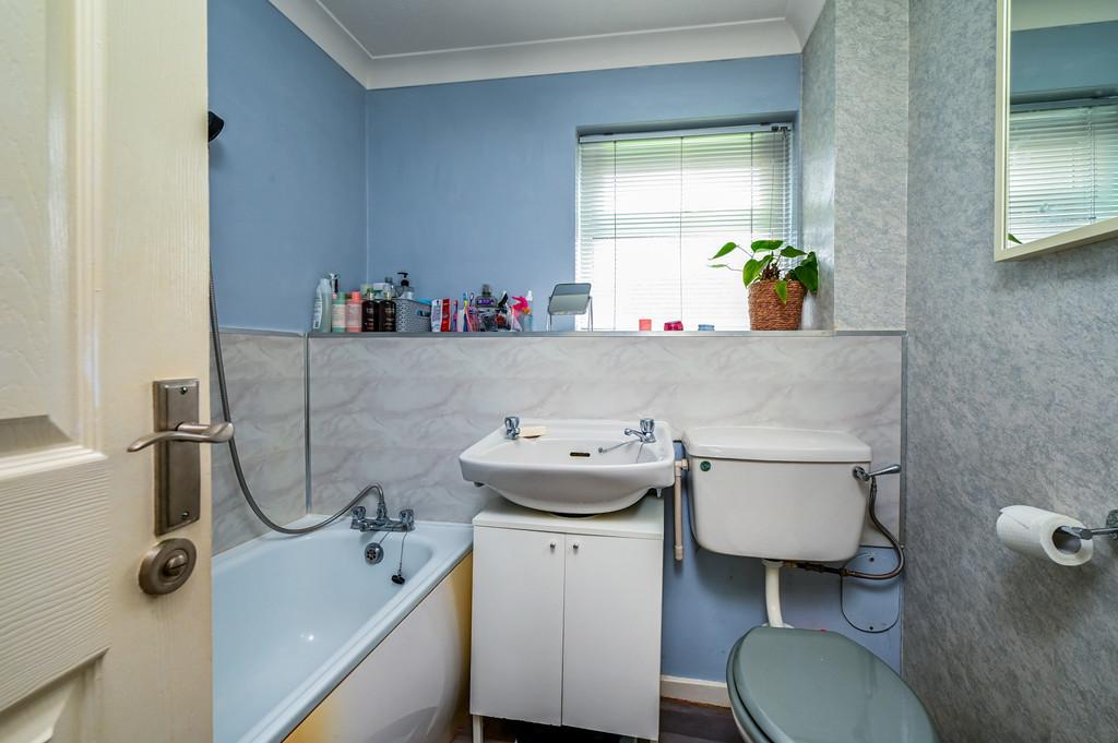 64 Humber Way (3)