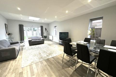 undefined, Elmshott Lane, Cippenham, Slough