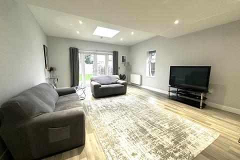 undefined, Elmshott Lane, Cippenham, Slough