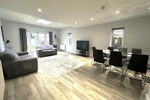 undefined, Elmshott Lane, Cippenham, Slough
