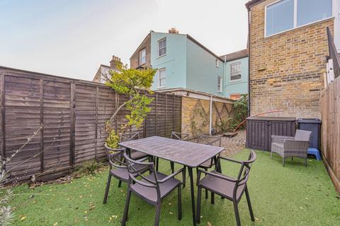 2 bedroom maisonette to rent, Oakhill Road, East Putney, London, SW15